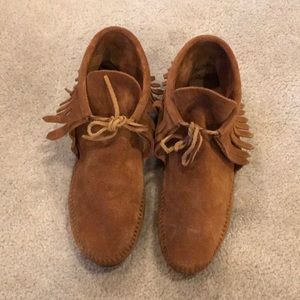 Minnetonka Moccasins Fringe Sole Boot